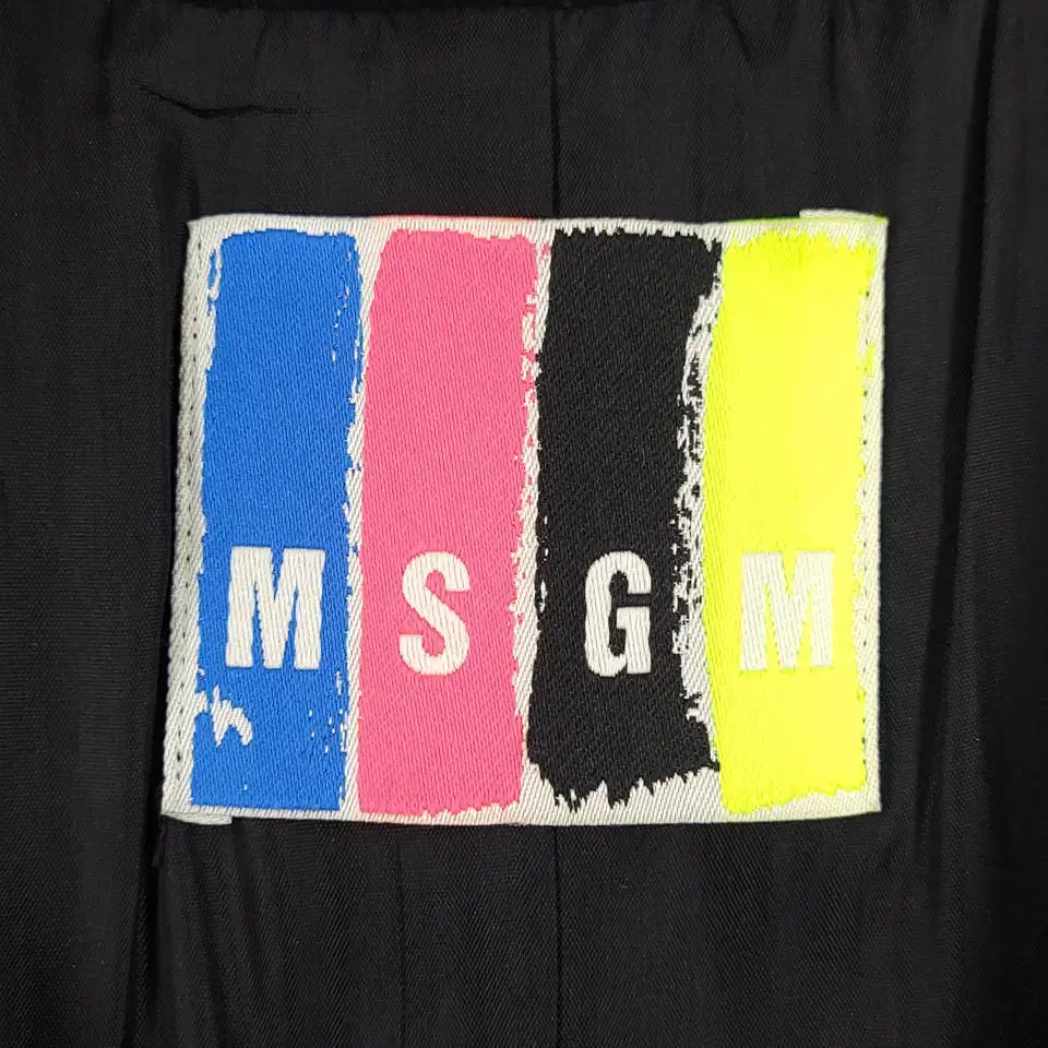 MSGM 엠에스지엠 블랙 오렌지 오트밀 배색 히든버튼 울혼방 모직 논카라