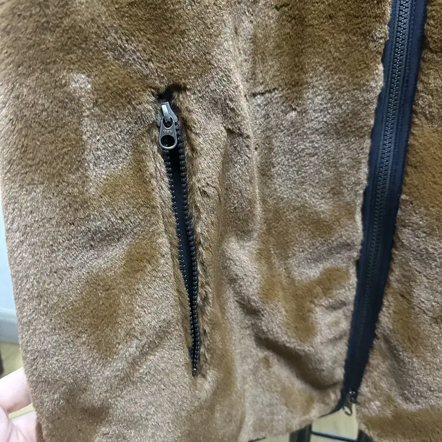 남이서팔 PIPING VEST MICRO FUR 베스트