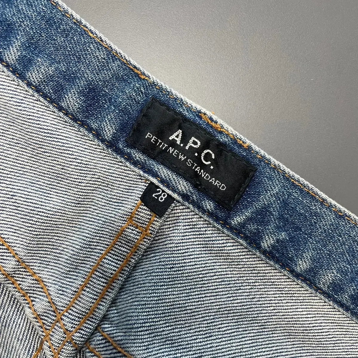 [28] A.P.C 아페쎄 쁘띠 뉴 스탠다드 데님 팬츠