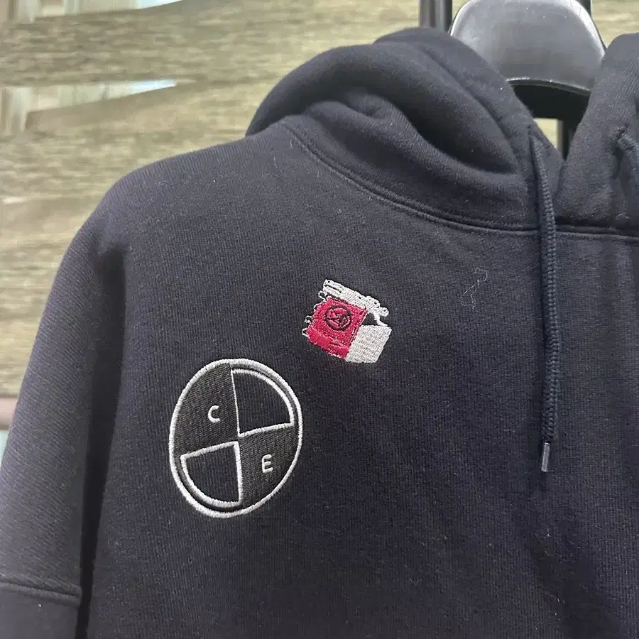 [XL]카브엠트 CAV EMPT 후드 티셔르