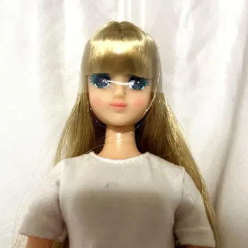 리카짱 캐슬의 작은 전시관 초대 플로라 2022년 이달의 인형 니혼바시