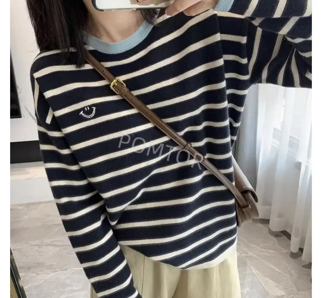 New product Women's color-coordinated knit Jin Navy