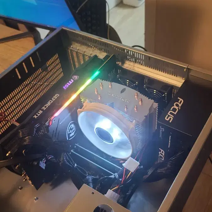 i7-12700 rtx3080 고사양 컴퓨터예요