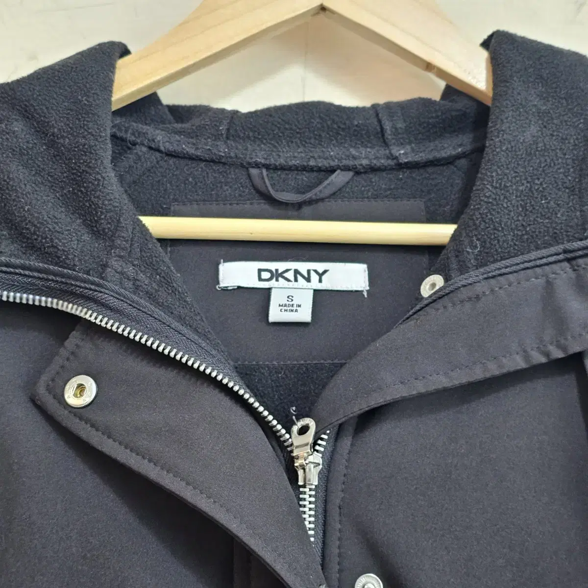 [DKNY] 디케이엔와이 롱 플리스 후디 재킷