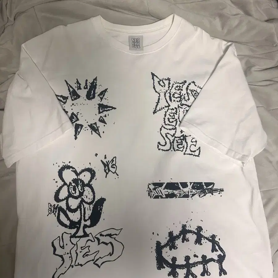 예스아이씨 Y.E.S Doodle Tee White