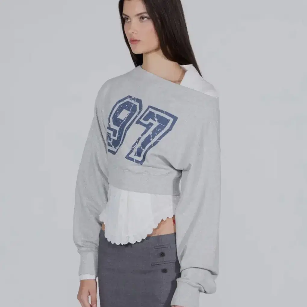 스컬프터 Off-Shoulder Cropped Sweatshirt