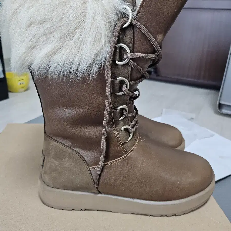 UGG240