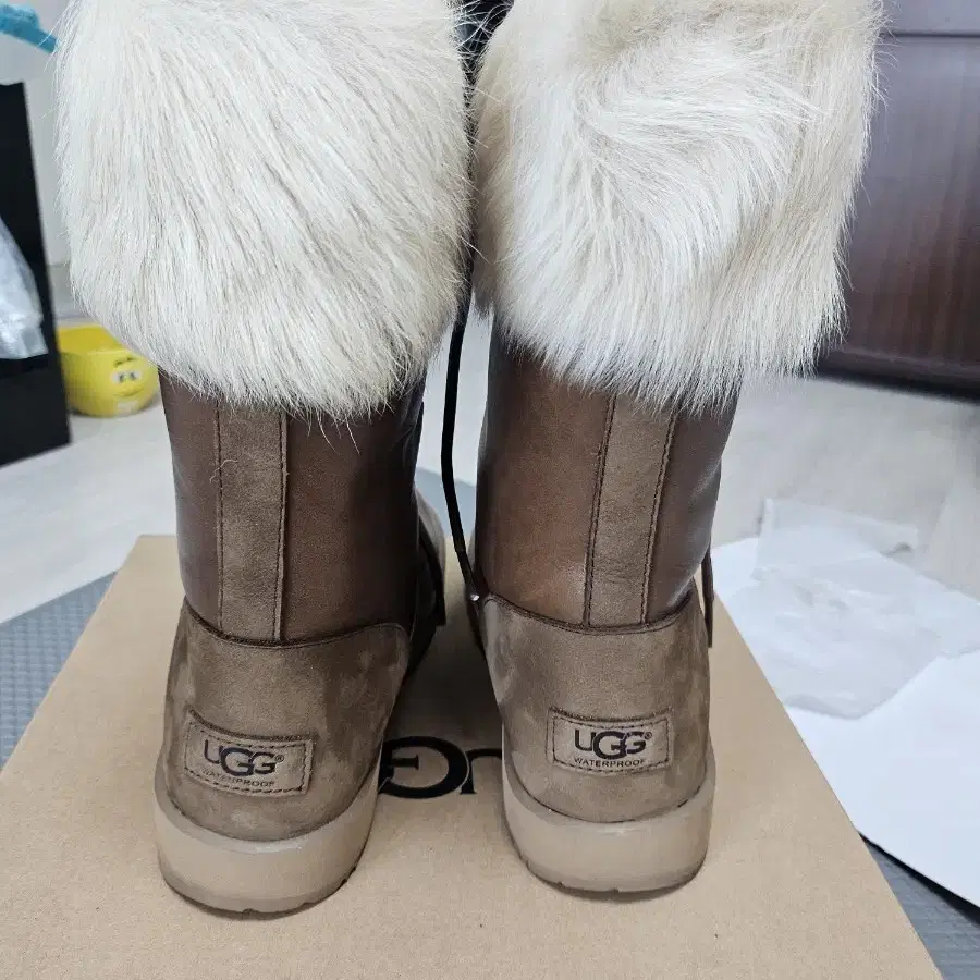 UGG240