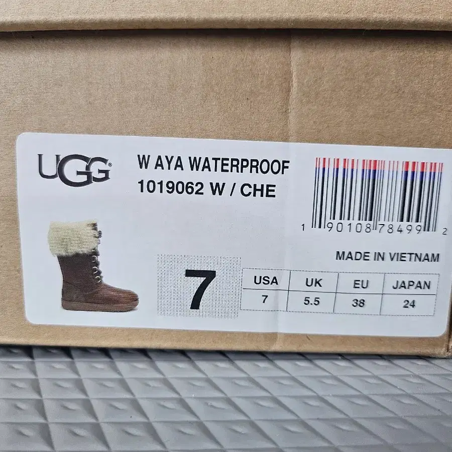 UGG240