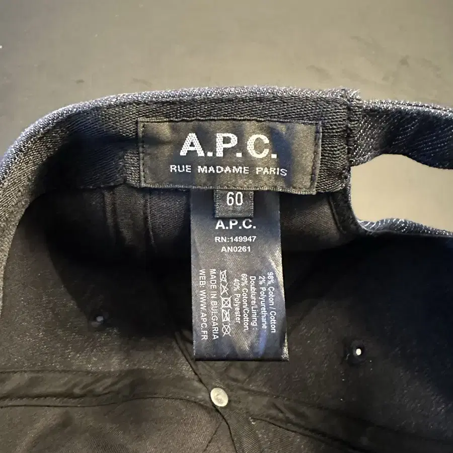 아페쎄 APC  모자 60 거의 새제품 팝니다