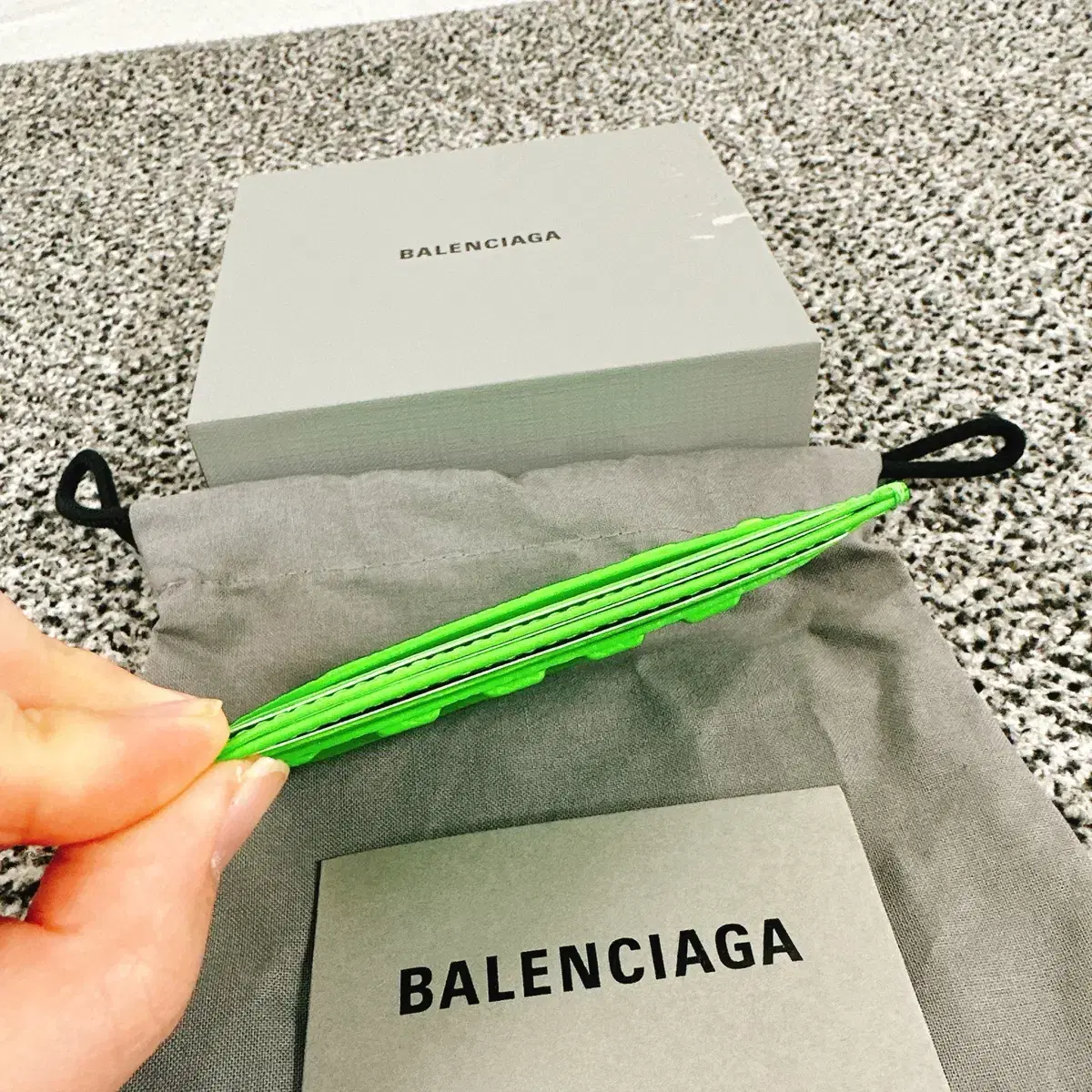 (정품/새상품) BALENCIAGA 발렌시아가 그린 로고 카 카드홀더