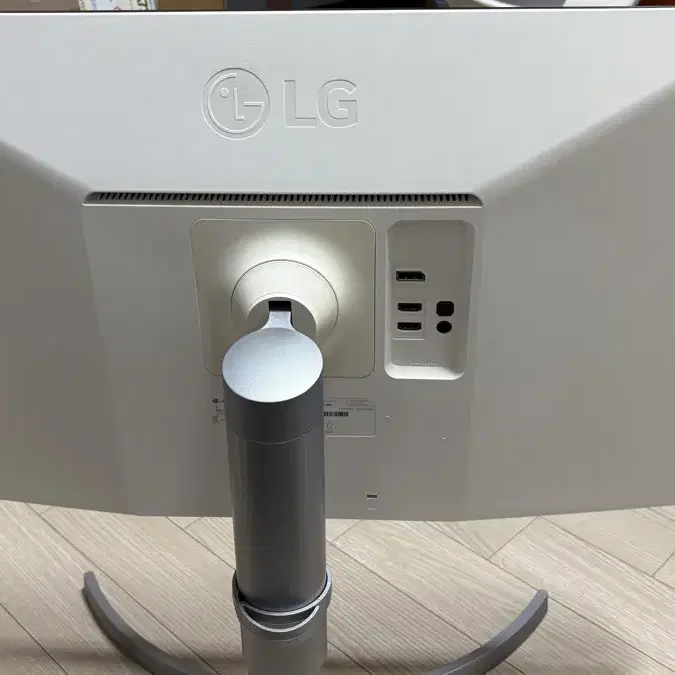 LG 27인치 모니터 27UL550