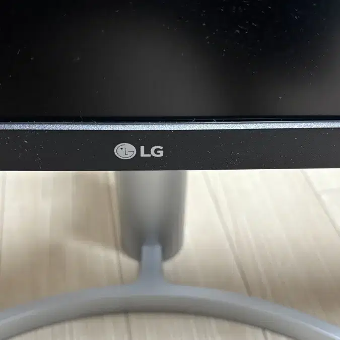 LG 27인치 모니터 27UL550