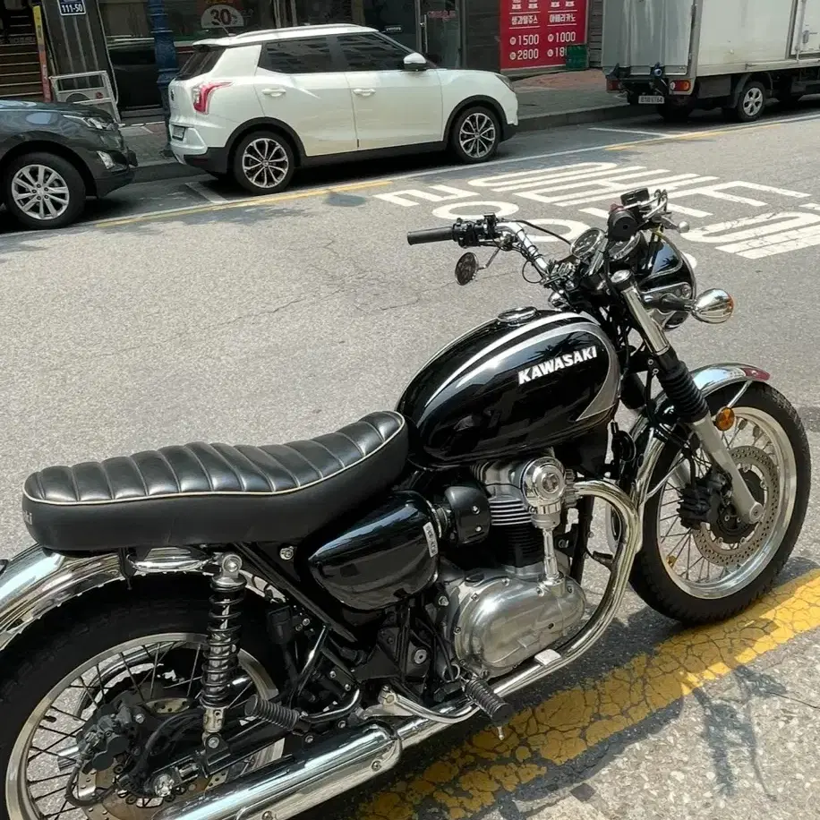 22년식 w800