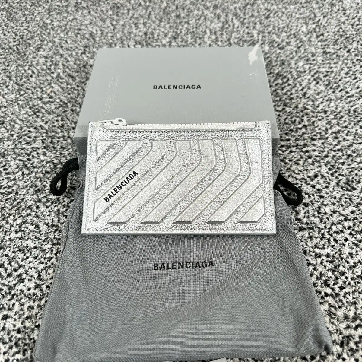 (정품/새상품) BALENCIAGA 발렌시아가 실버 카 롱 지퍼 카드지갑