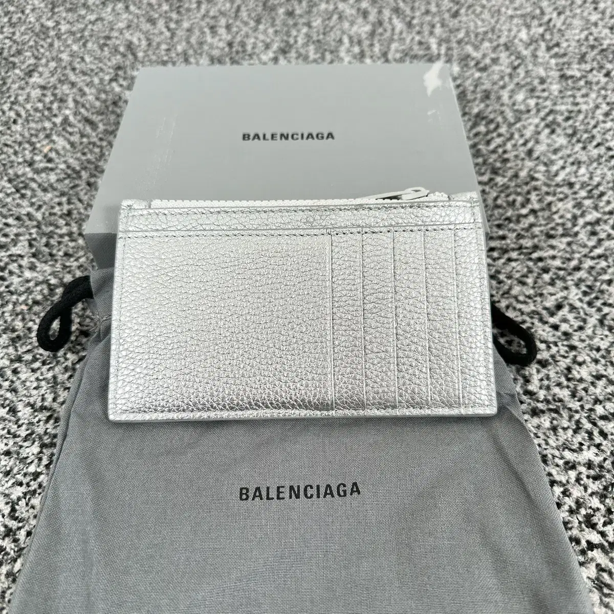 (정품/새상품) BALENCIAGA 발렌시아가 실버 카 롱 지퍼 카드지갑