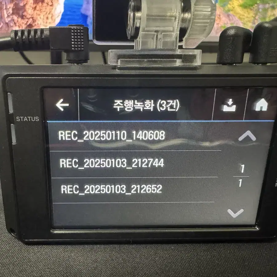 블랙박스 2채널 아이나비 Z9500 QHD 64GB GPS 팝니다. 64