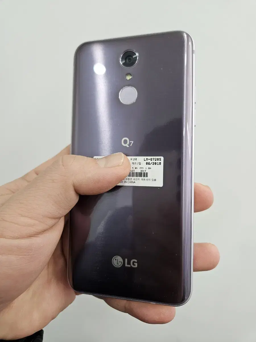 LG Q7  스마트폰 크기 작은폰