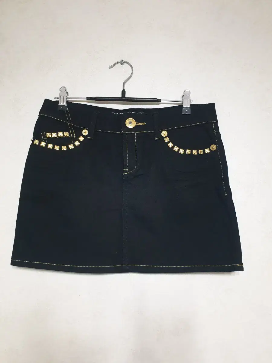 GUESS Denim Skirt 27 Almost New (Original Price: 80,000)