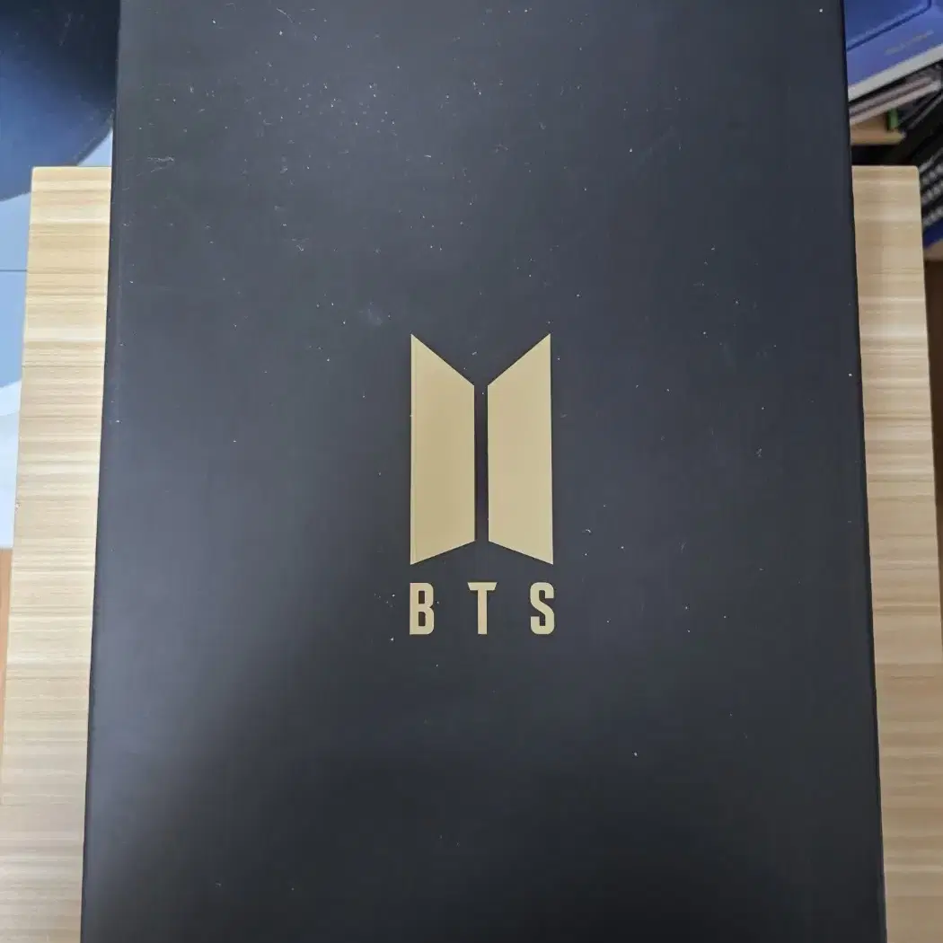 BTS MERCH BOX #8 판매합니다.