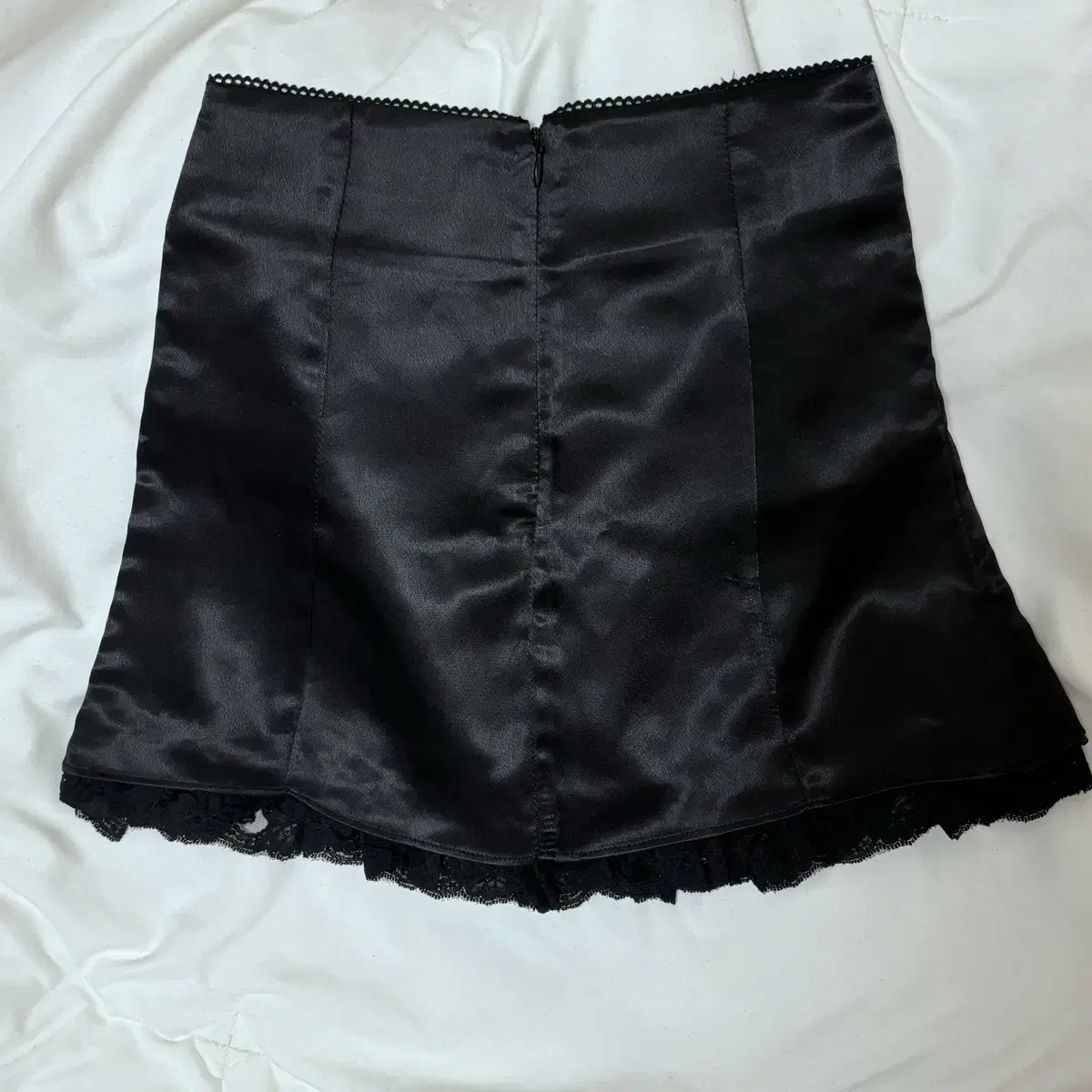 코프 Lace noir satin skirt 레이스 새틴 스커트