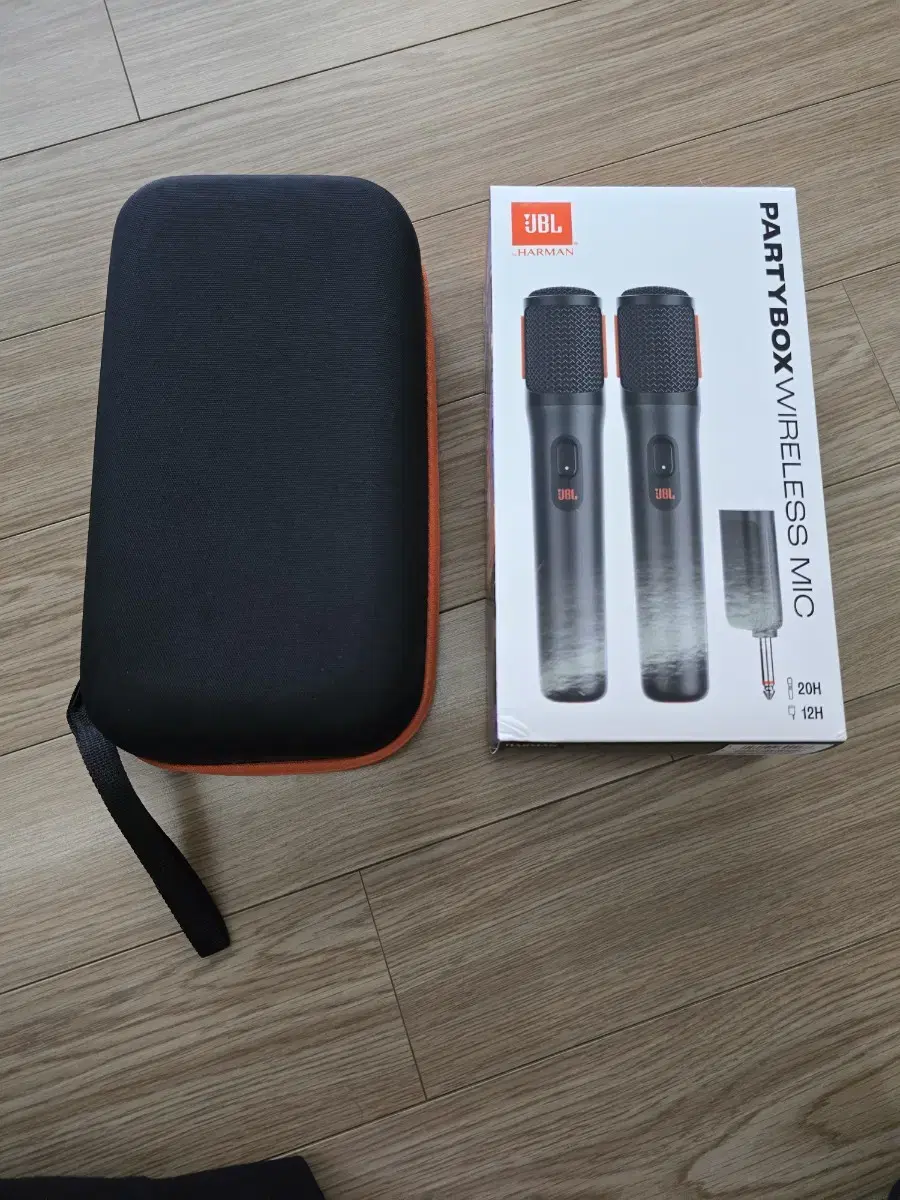 JBL PARTY BOX WIRELESSMIC 충전식 무선마이크 팝니다