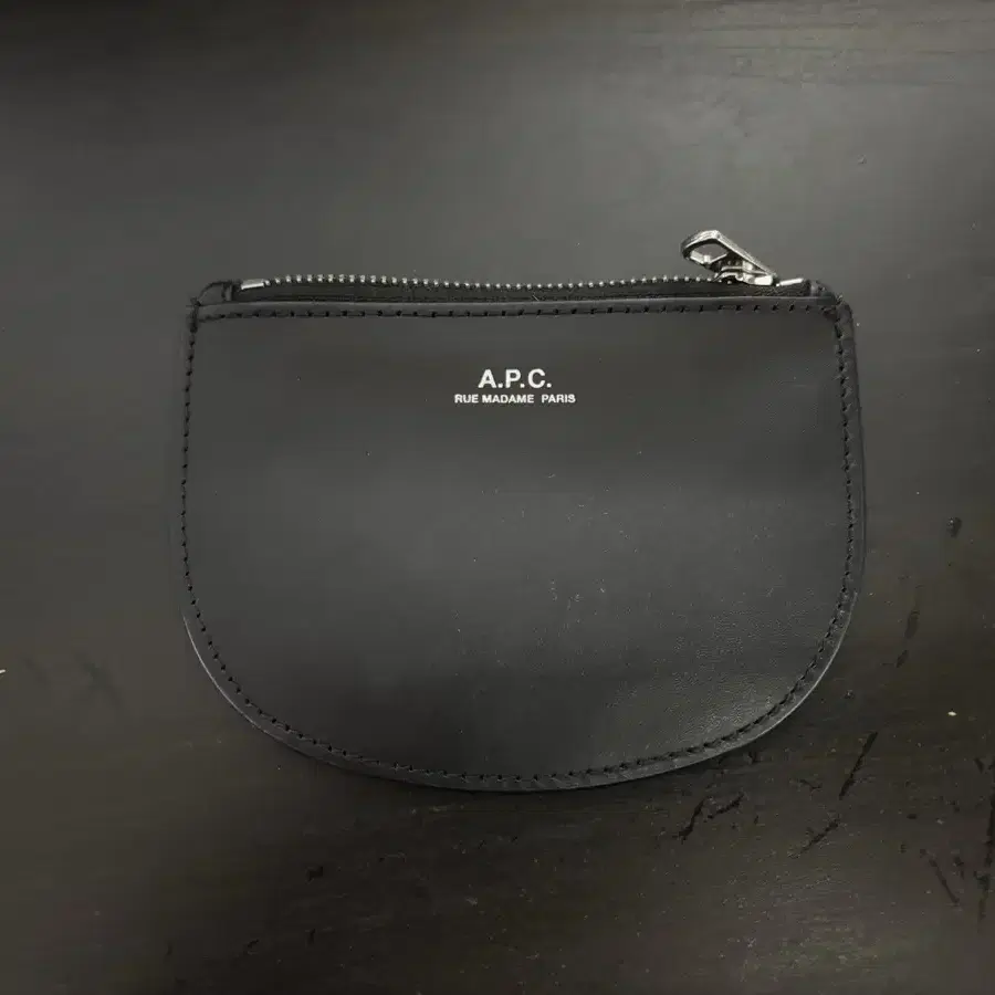 A.P.C. 아페쎄 반달 카드지갑 판매