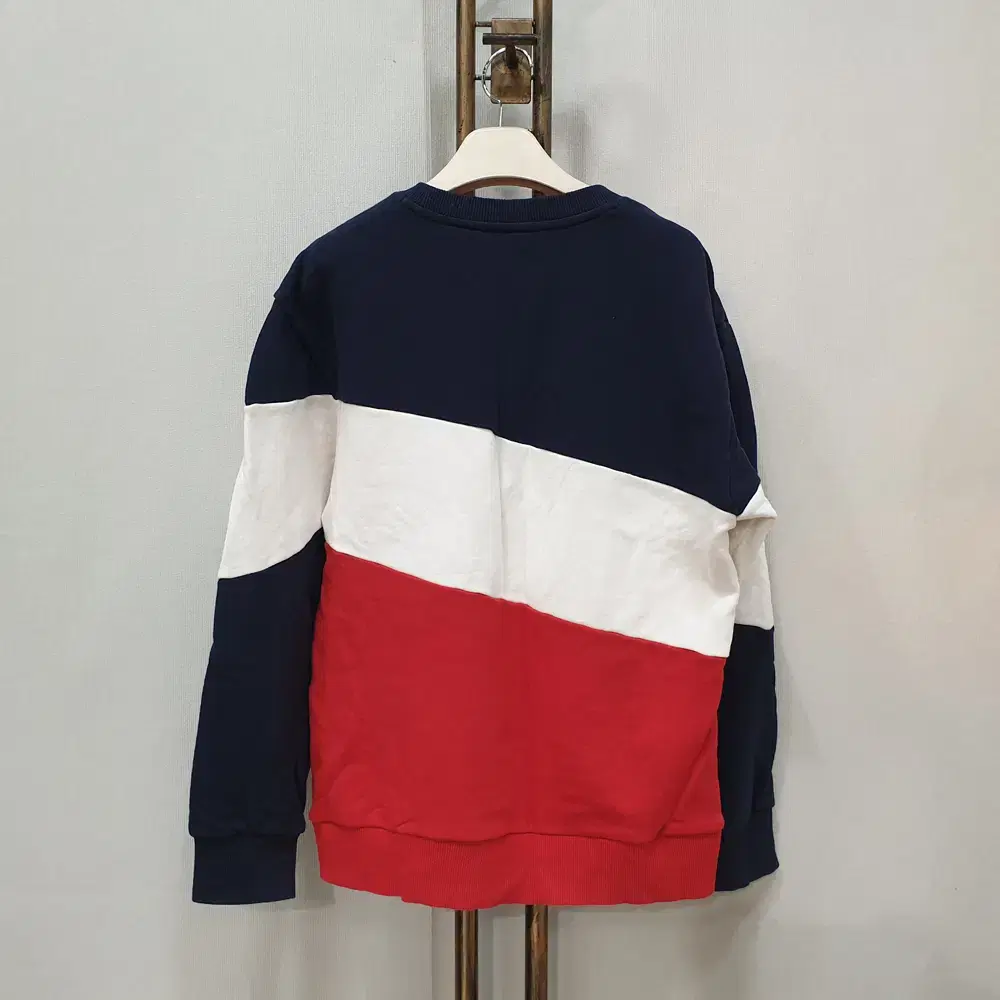 (kk66290)FILA 남녀공용 사선 컬러 배색 맨투맨 100