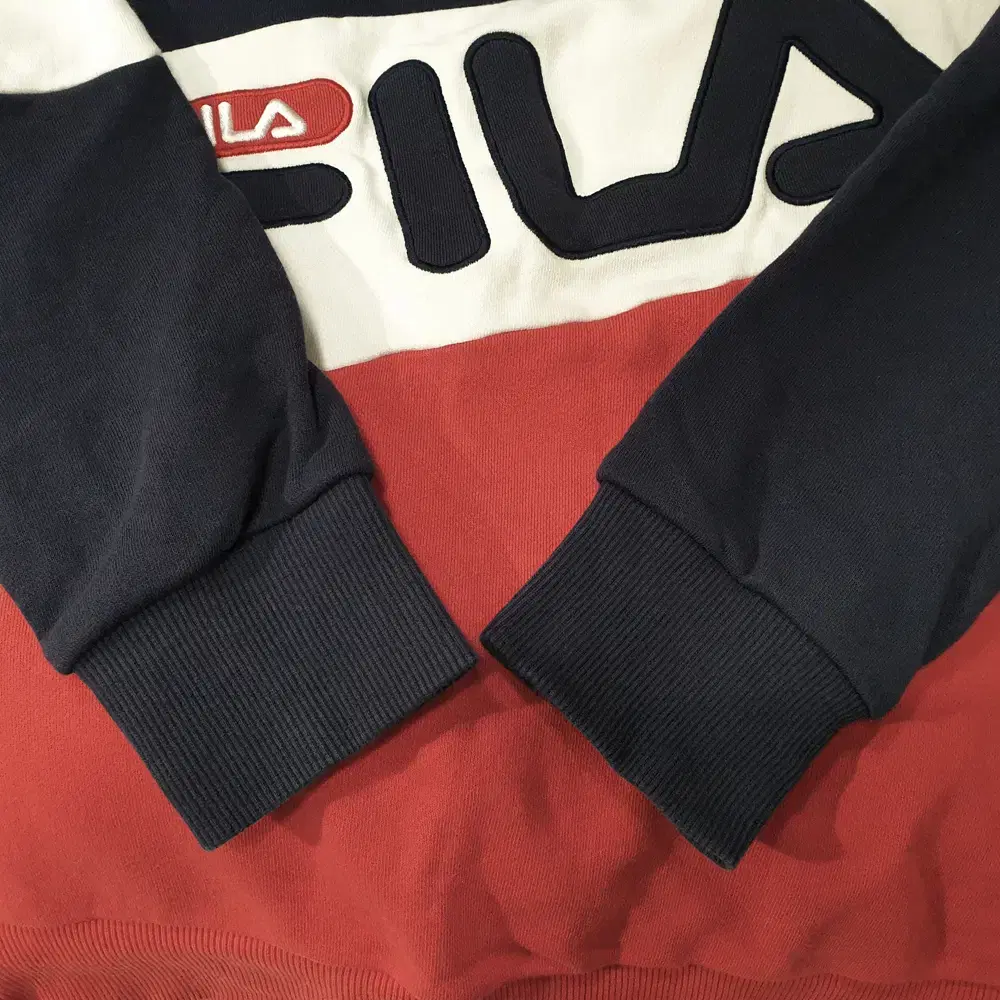 (kk66290)FILA 남녀공용 사선 컬러 배색 맨투맨 100