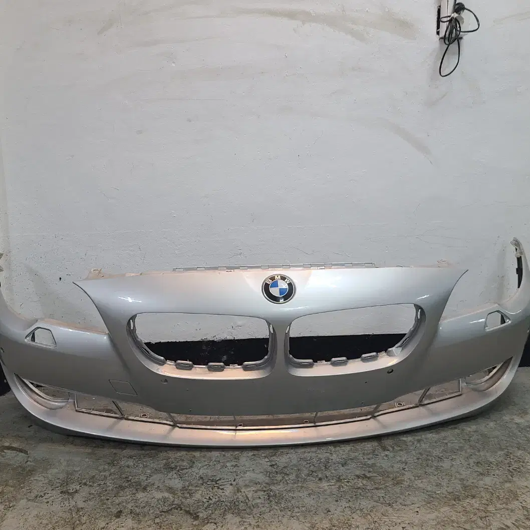 BMW F10 5시리즈 전기형 중고 앞 범퍼