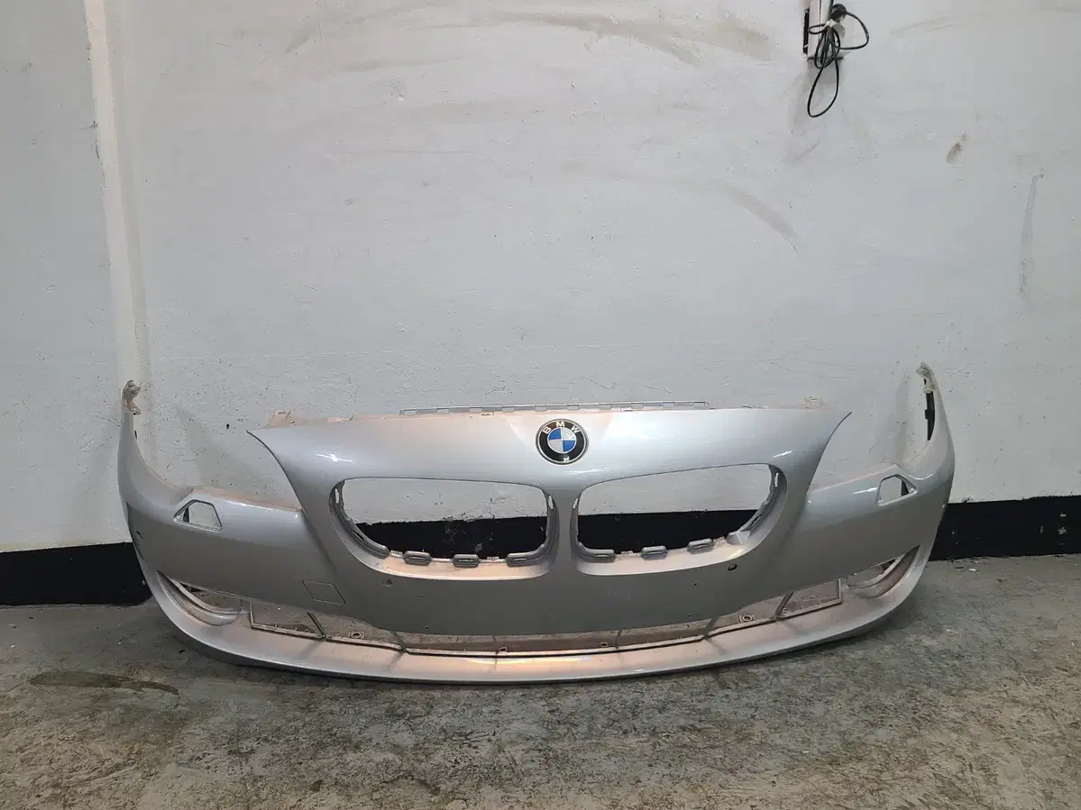 BMW F10 5시리즈 전기형 중고 앞 범퍼