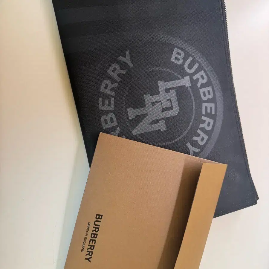 BURBERRY LONDON Check logo pouch