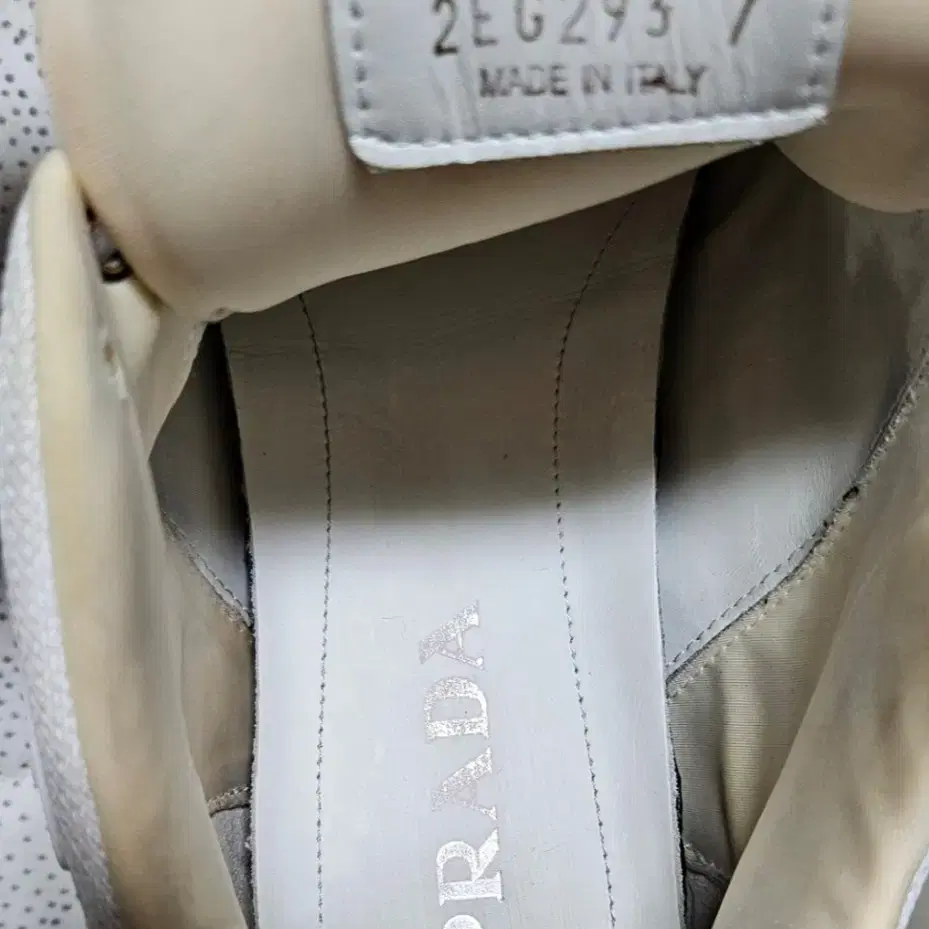 PRADA. 프라다 클라우드 버스트. 7. 260mm