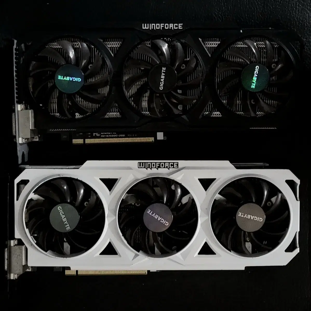 [판매중] 그래픽카드 기가바이트 윈드포스 GTX760 2대 팝니다.