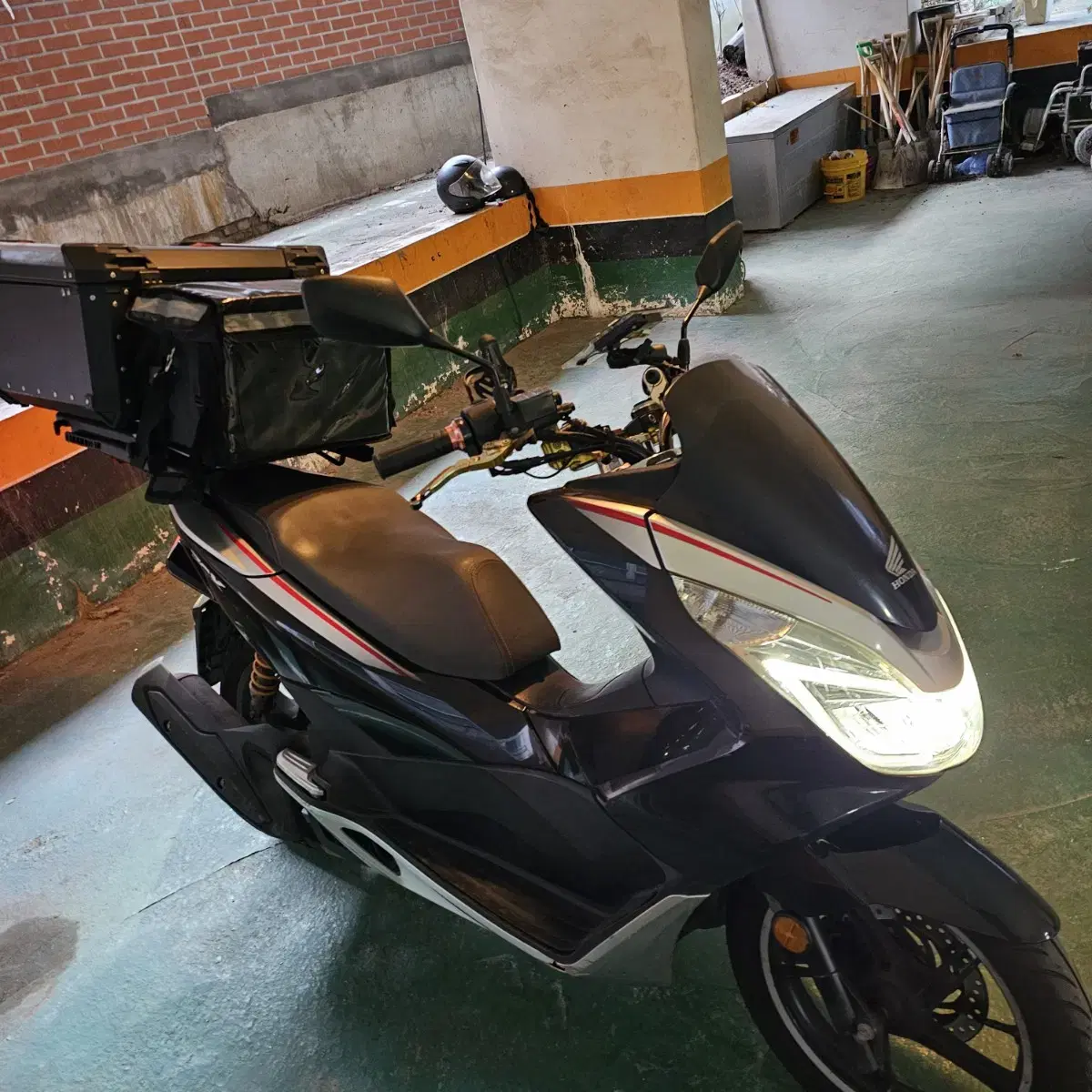 Pcx125 18년식 2만km대 140만원 싸게 판매합니다! (Nmax