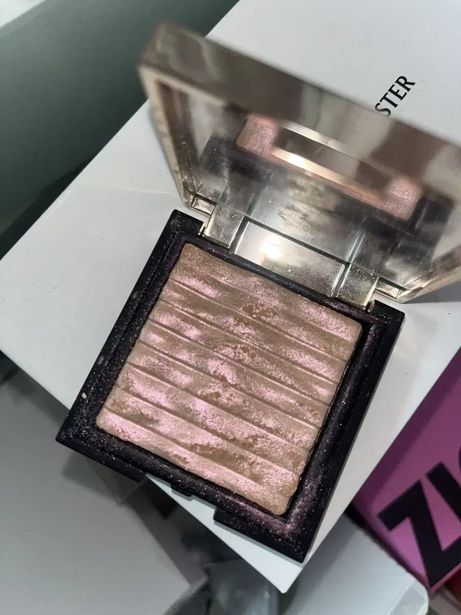 (Discontinued) CLIO Prism Highlighter No. 2 Fairy Pink