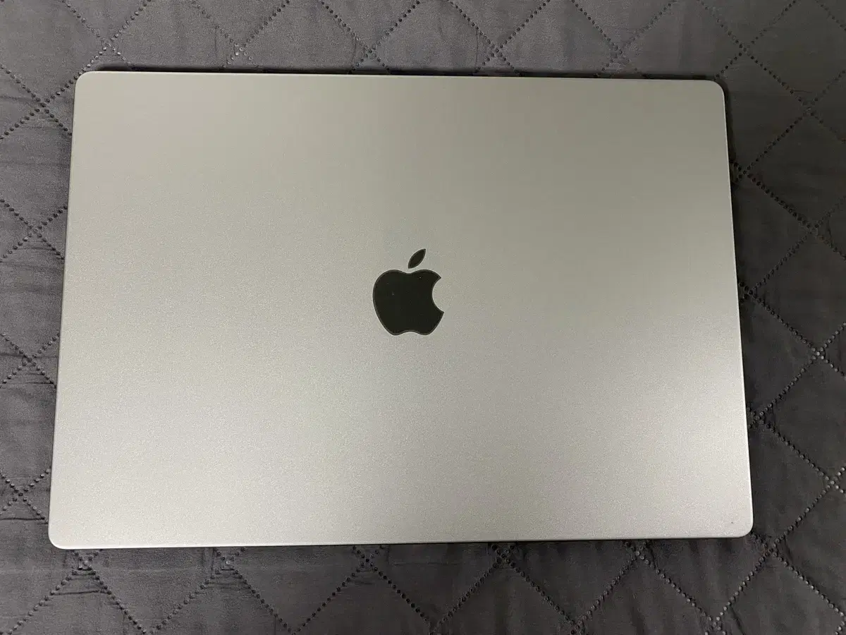 2021 MacBook Pro 16-inch / m1 pro / space gray