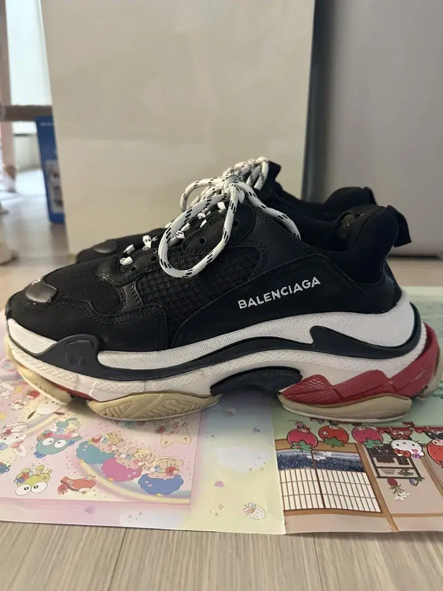 <초특가 선착순> Balenciaga Triple S Bread 42 Genuine Goods for Sale