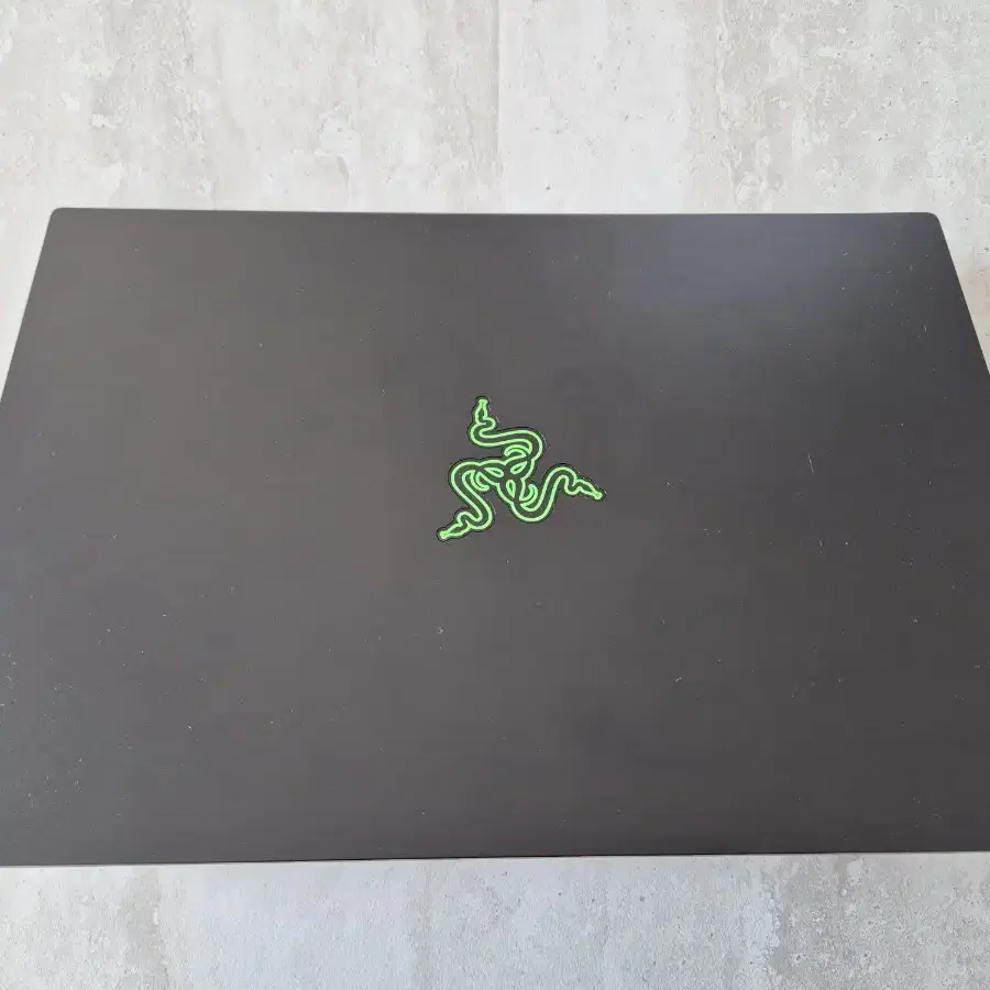 Razer Blade 14인치 노트북 + 크로마 스탠드