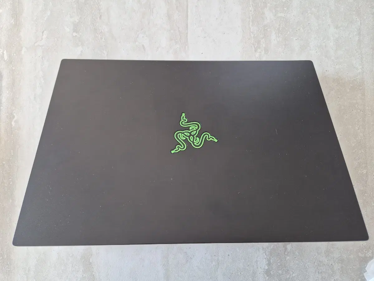 Razer Blade 14인치 노트북 + 크로마 스탠드