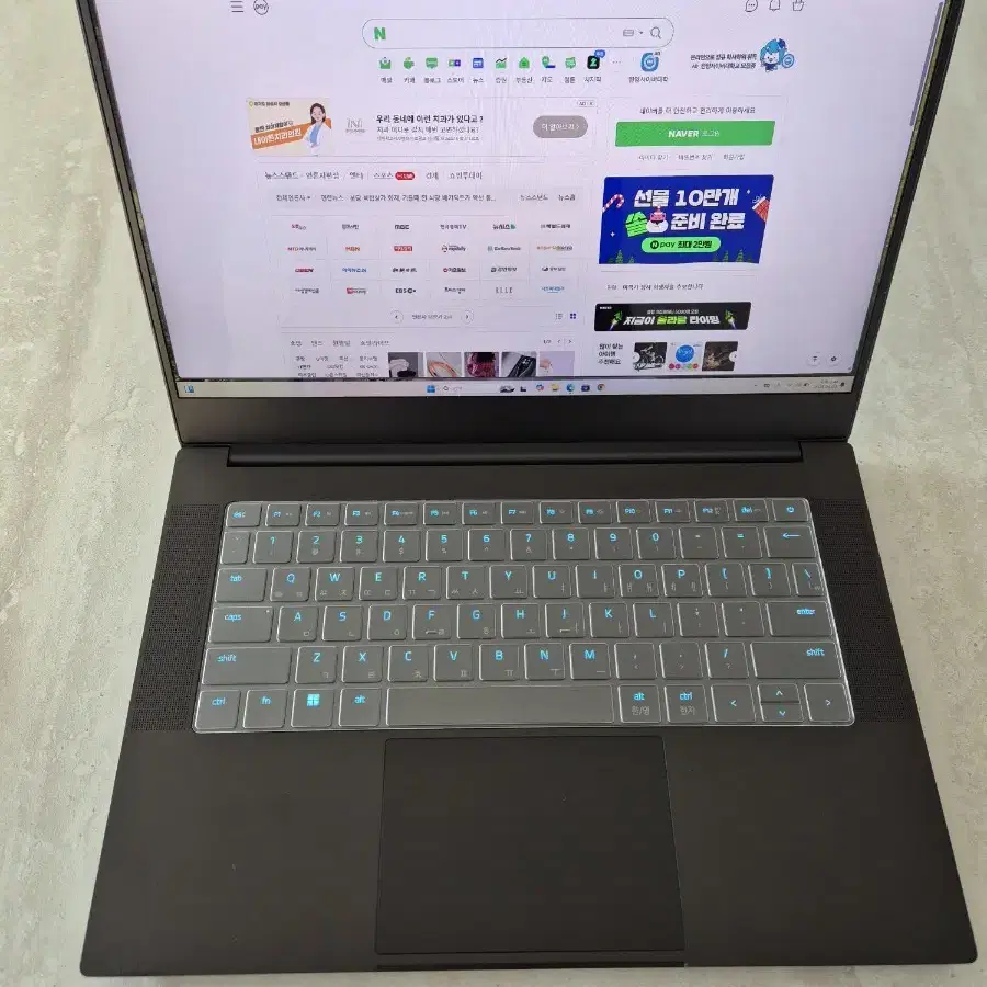 Razer Blade 14인치 노트북 + 크로마 스탠드