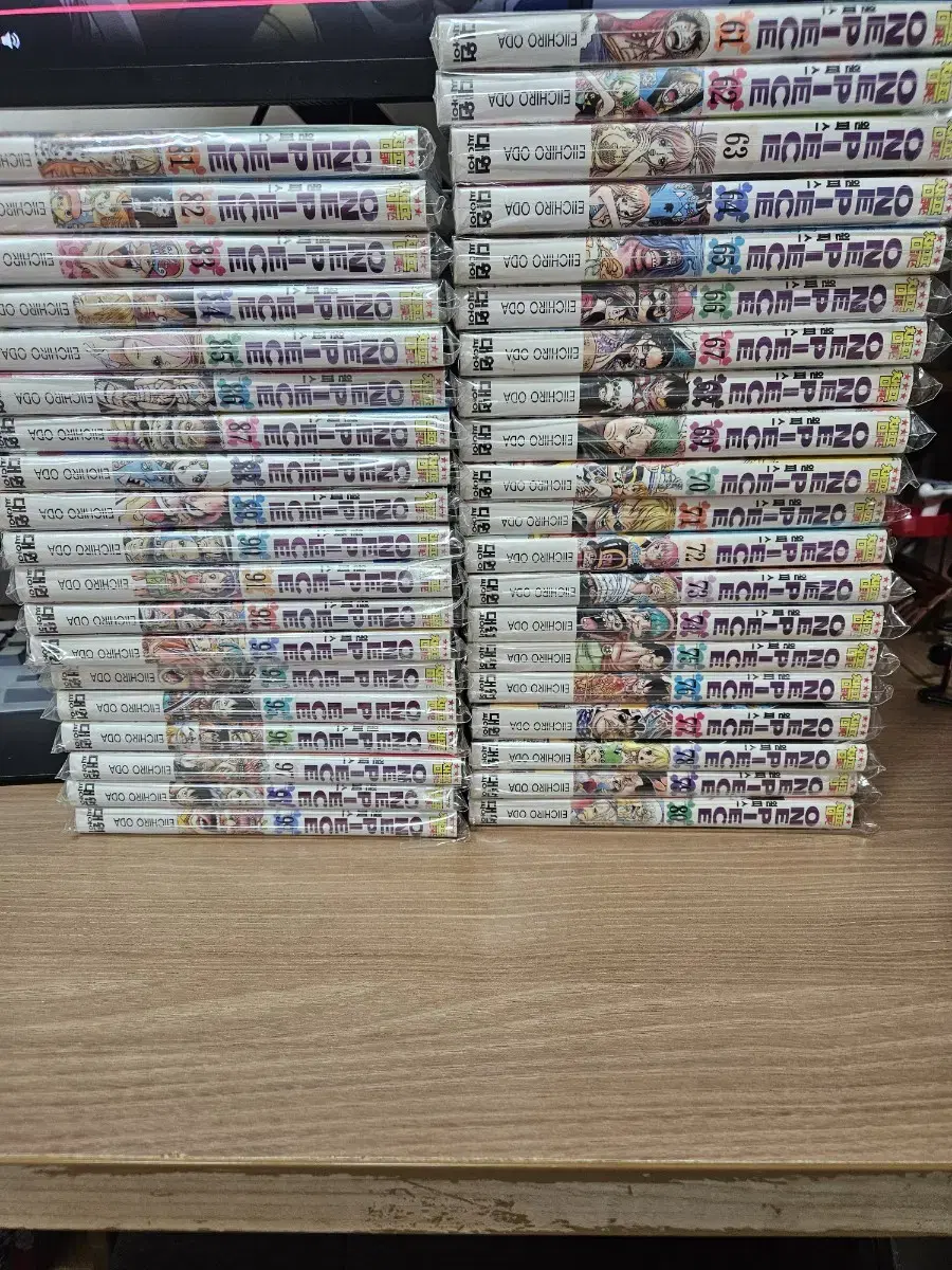 ONEPIECE Volumes 1-106 in bulk