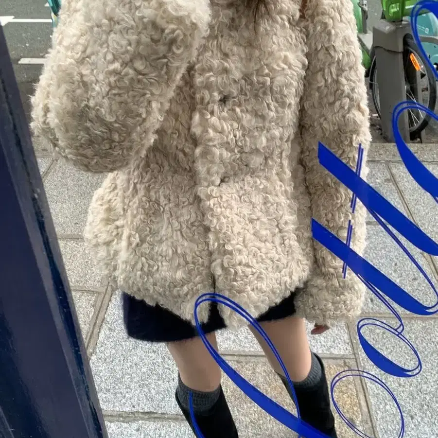 더바넷 Beige Bouffant Eco-Fur Jacket 퍼자켓