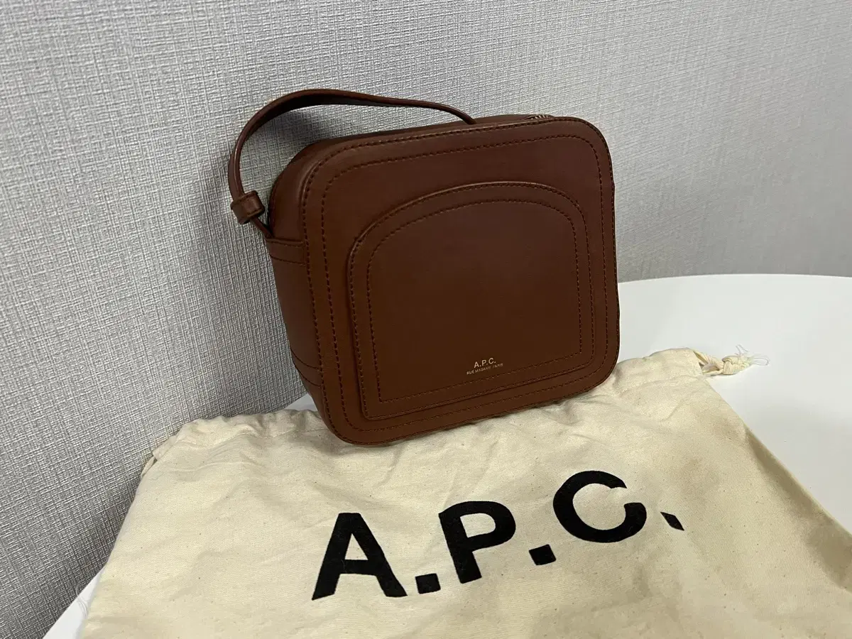 정품) 아페쎄 APC 크로스백