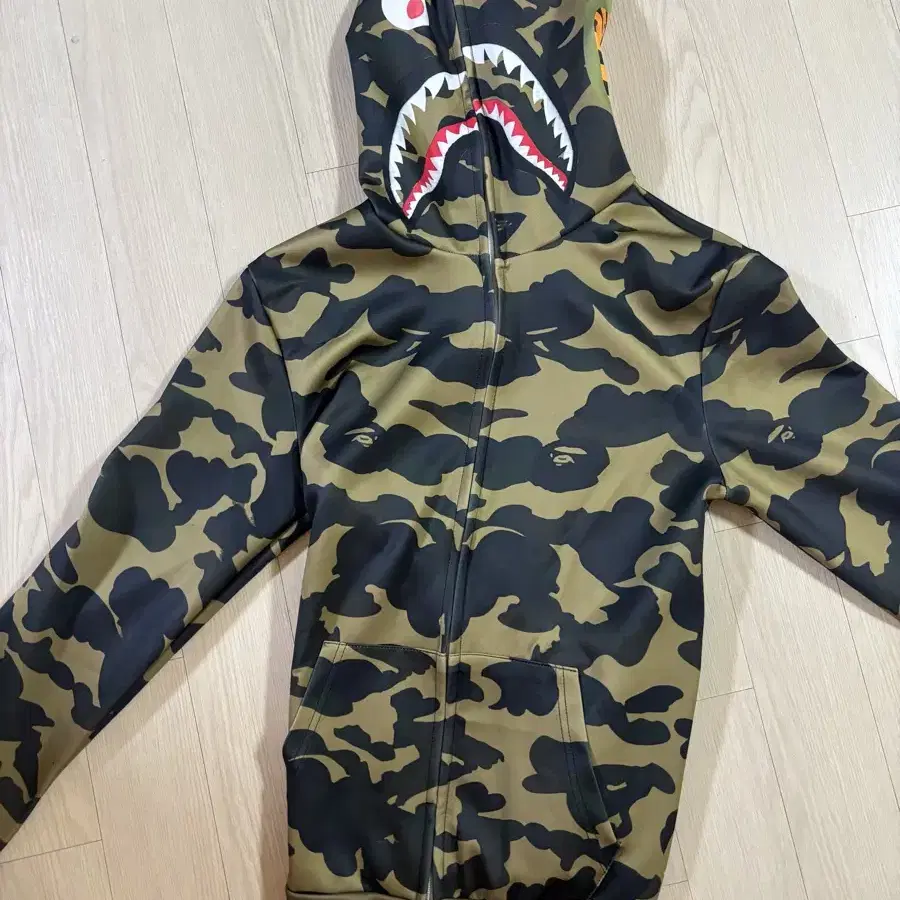 [A BATHING APE]베이프 샤크후드