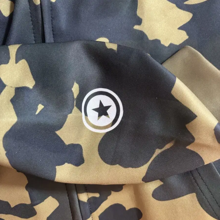 [A BATHING APE]베이프 샤크후드