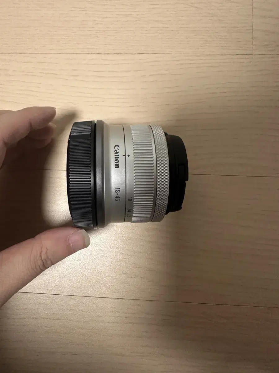 캐논 RF-S 18-45mm 렌즈 7만에 팝니다