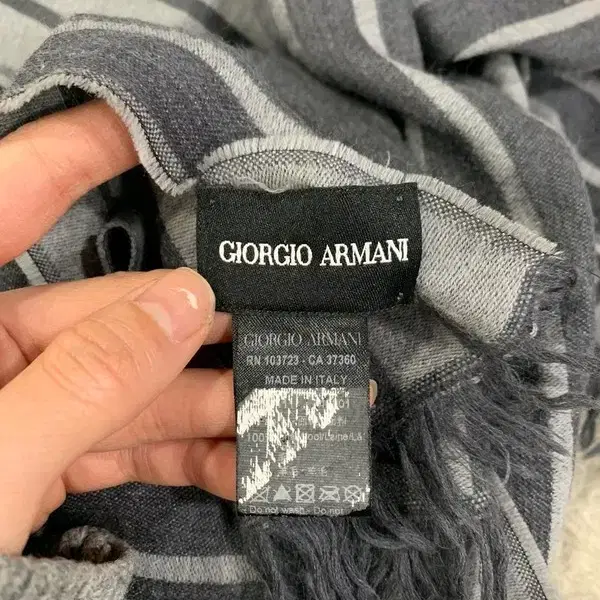 ARMANI 스트라이프 머플러