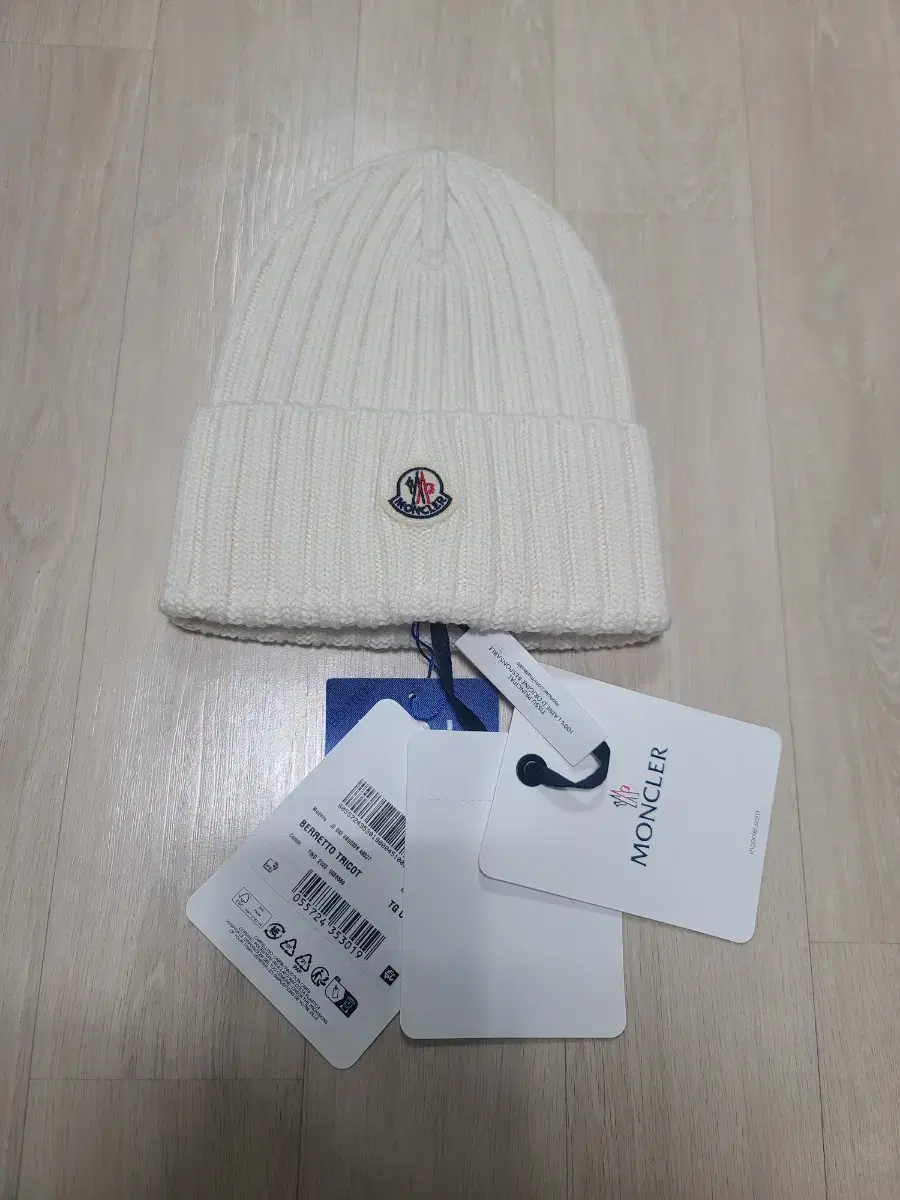 Moncler Wool Small Logo Beanie White J20933B00036A9327030