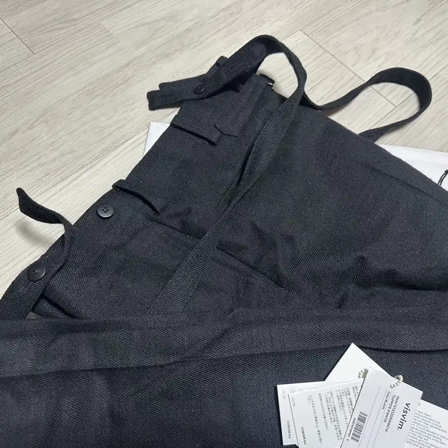 비즈빔 23FW TUPPER PANTS BLACK